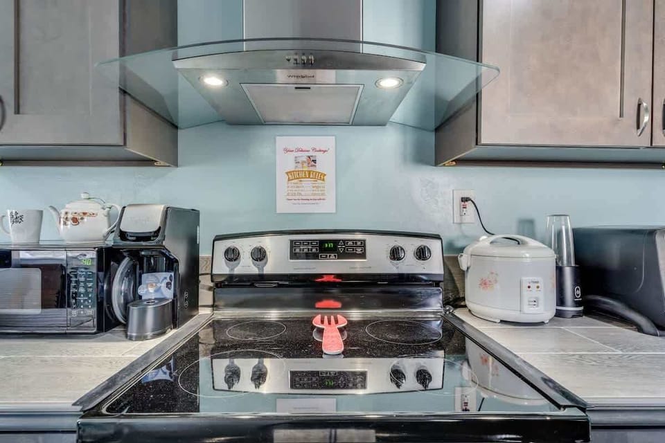 Enjoy a single serve smoothie with the blender we offer or a homemade meal on the new stove/oven range! 