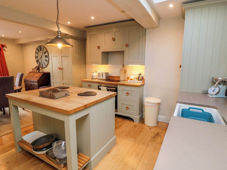 Fridge, microwave, toaster, cookware/dishes/utensils