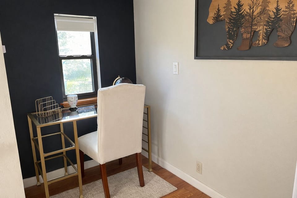 Desk (Third Level)