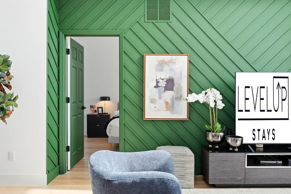 A bright gathering space where everyone can relax together.