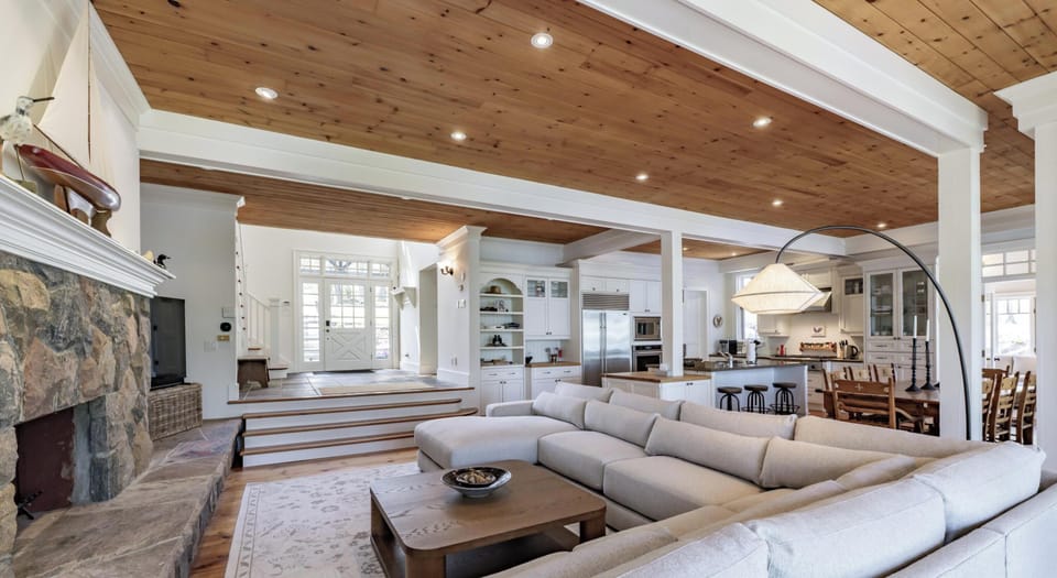 Great Room &amp; Fireplace