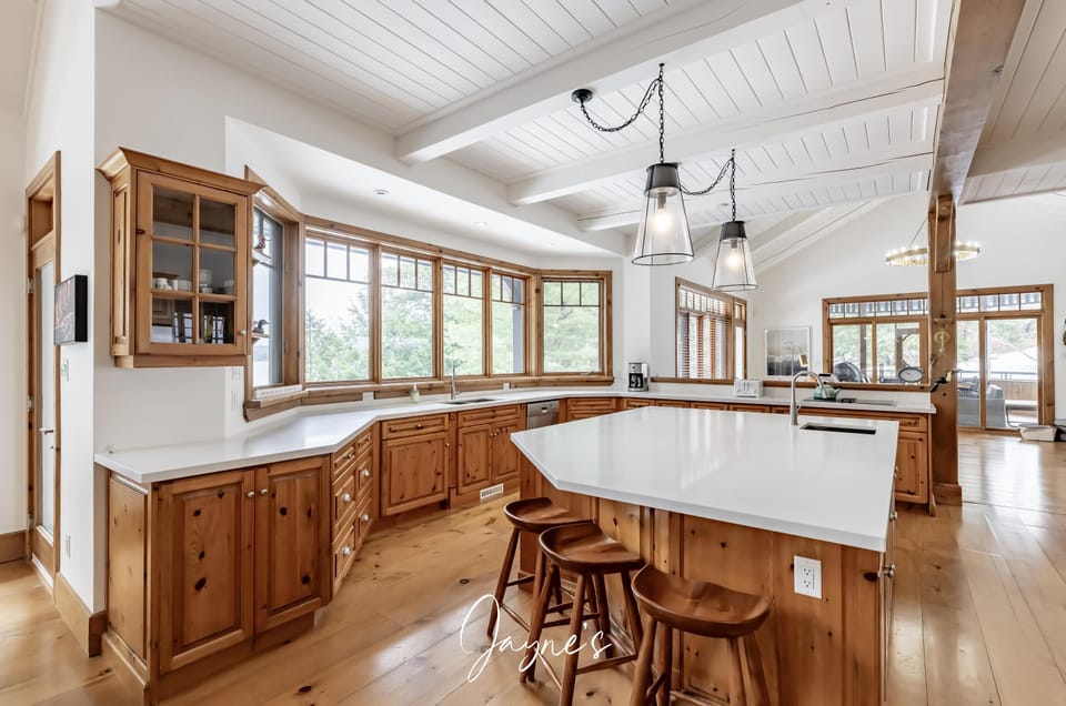 Kitchen &amp; Bar Seating (2)