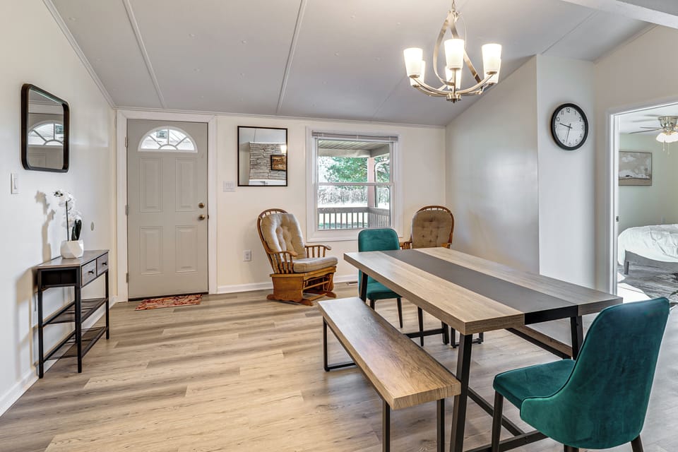 Dining Table | Dishware/Flatware