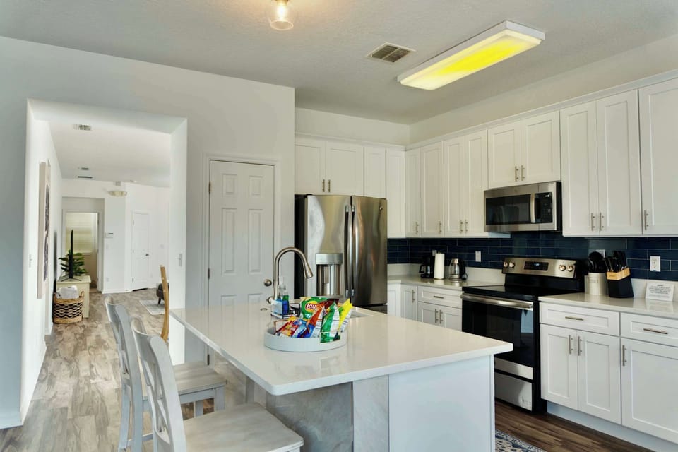 Additional counter seating at the full kitchen 