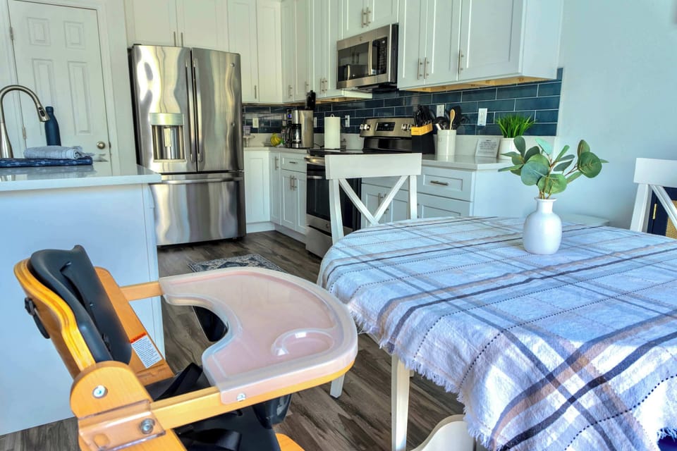 Dining table with seating for 4 