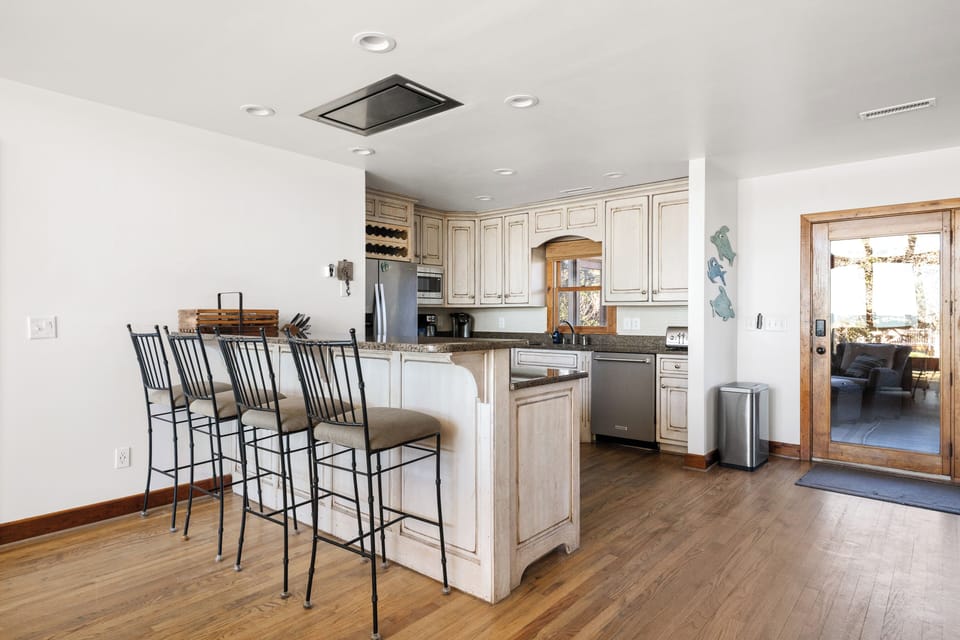 Beachfront with 4 Beds and Baths! | Sea La Vie