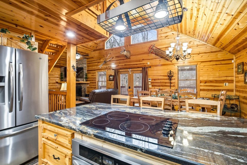 Kitchen | Center Island | Granite Countertops