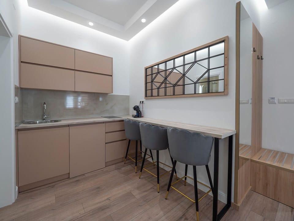 Deluxe Studio, Patio | Private kitchen | Espresso maker, electric kettle