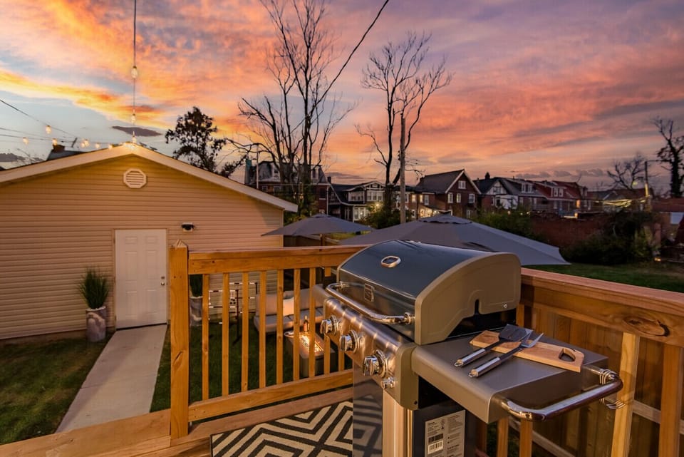 Spacious Private Terrace: Featuring a fully-set dining table for six and a professional BBQ grill, this lit outdoor space is perfect for breezy evening cocktails.