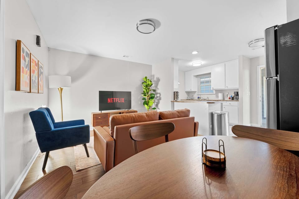 Stay productive in our bright Midtown sanctuary featuring Fast WiFi.