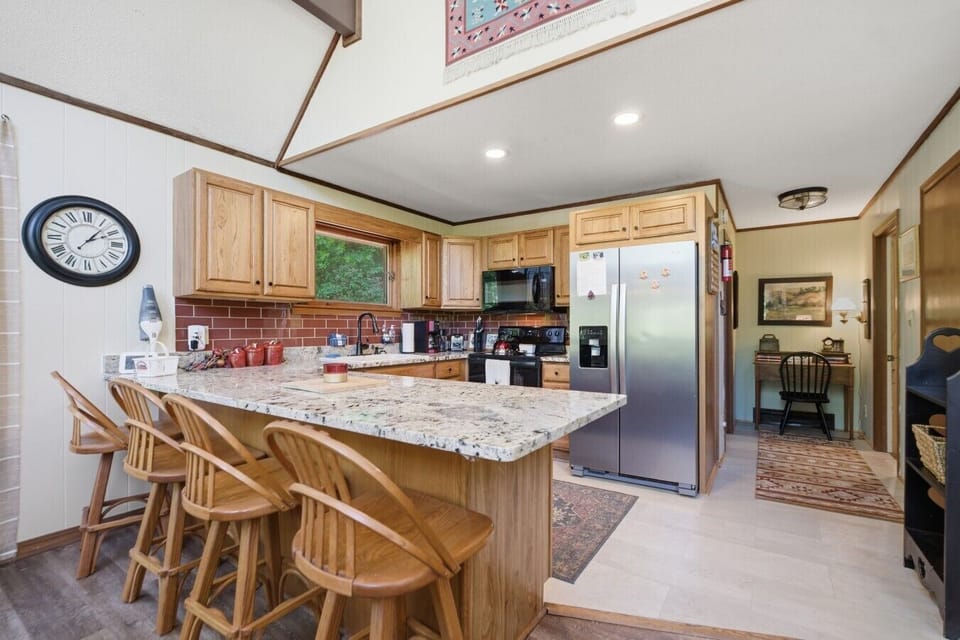 Kitchen Hub | Breakfast Bar Seating & Stainless Appliances