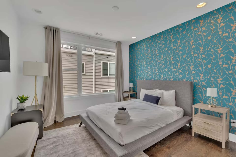 Bedroom 4 w/ queen bed and smart TV | Unit B