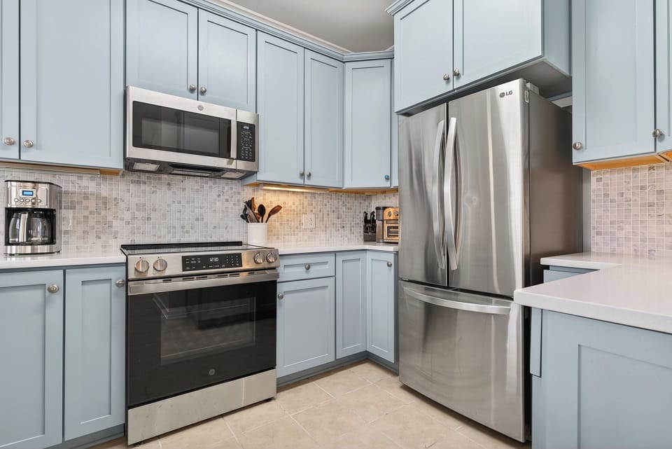 Full kitchen ready for beach snacks, big breakfasts, and easy dinners.