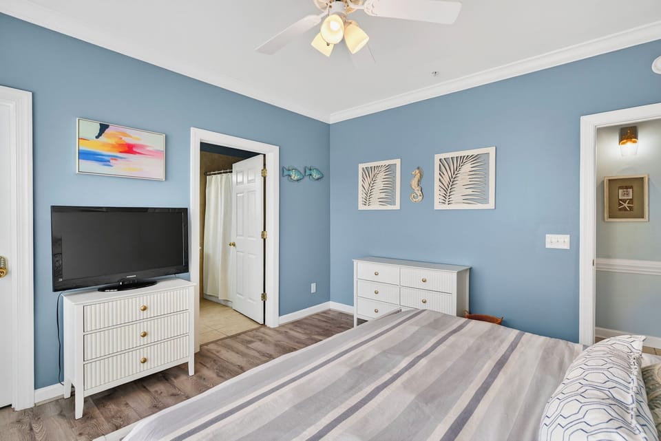 Soft linens and coastal touches keep this king room calm and cozy.