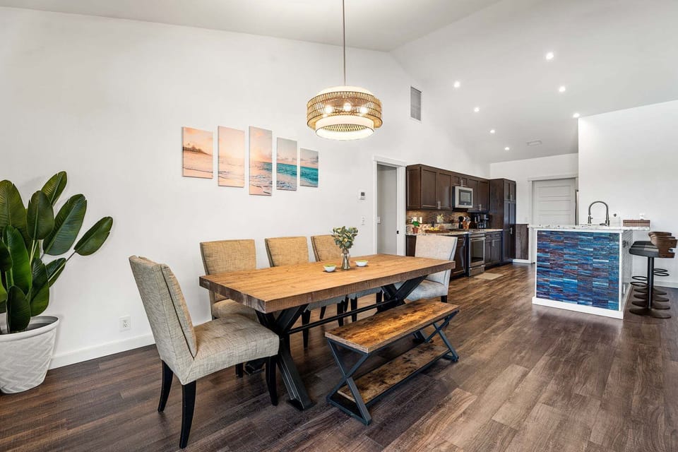 Dining Room Opens up To Kitchen