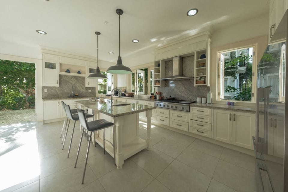 7BR Corales Golf-Front w/ Ocean View & Staff (7325)