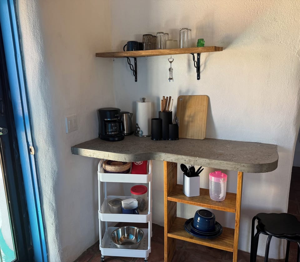 Blue room kitchenette 
