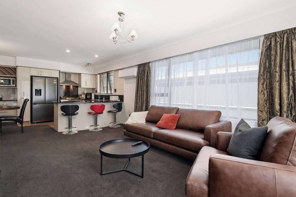 The space is open plan and comfortable with a high quality leather lounge suite.
