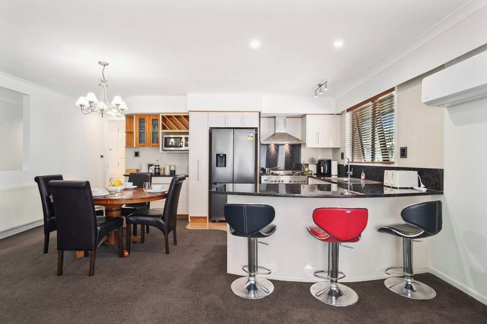The kitchen and dining is a great social space, it's easy to stay connected to everyone.