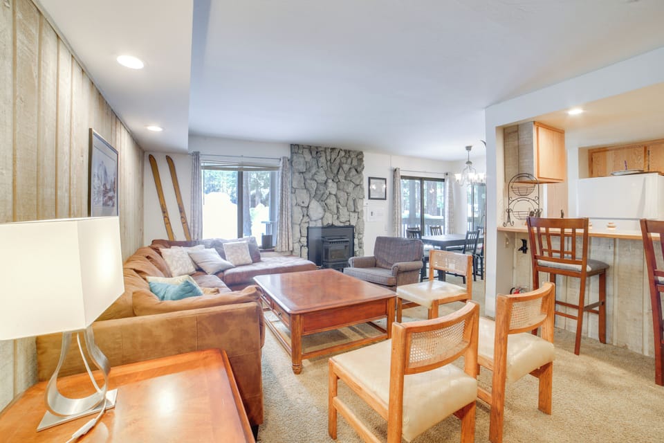 Living Room | Free WiFi | Smart TV