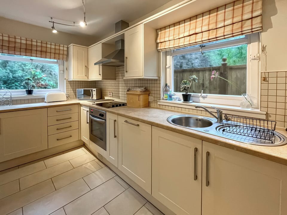 Kitchen/diner | Garden View Cottage - The Garden Holidays, Cupar