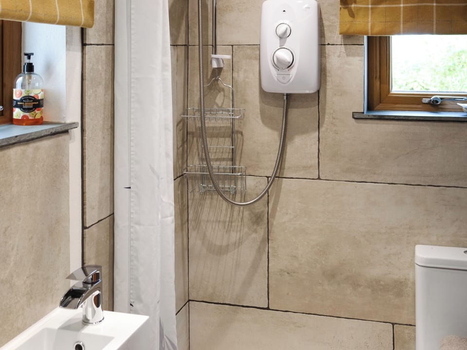 Bathroom | Maids Cottage - Garn Madoc Holidays, Fishguard