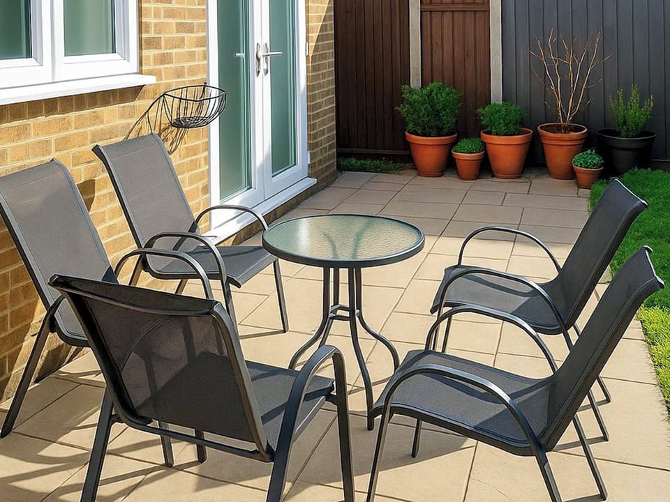 Outdoor | Harrier House, Sittingbourne