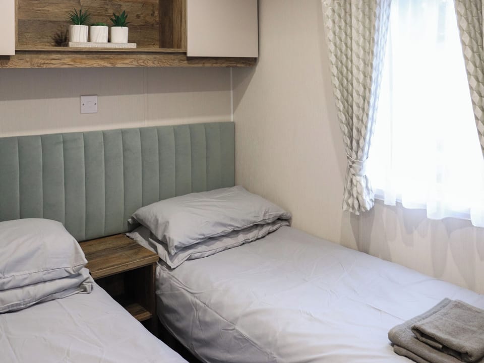 Twin bedroom | Coastal Retreat, Wisemans Bridge