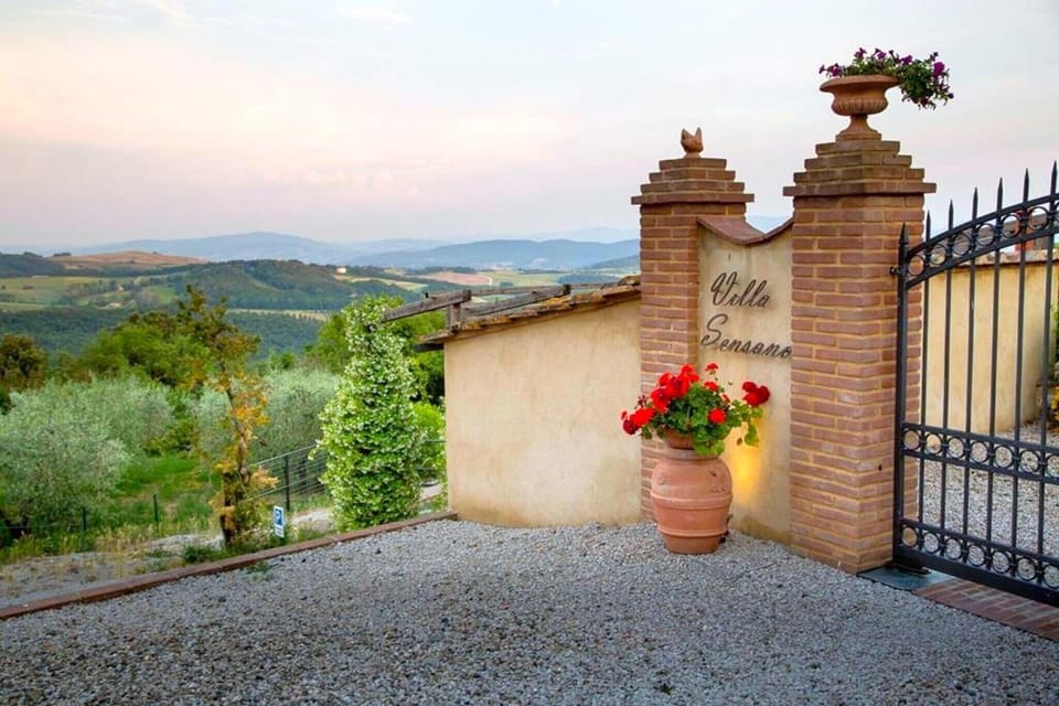 Entrance / Reception