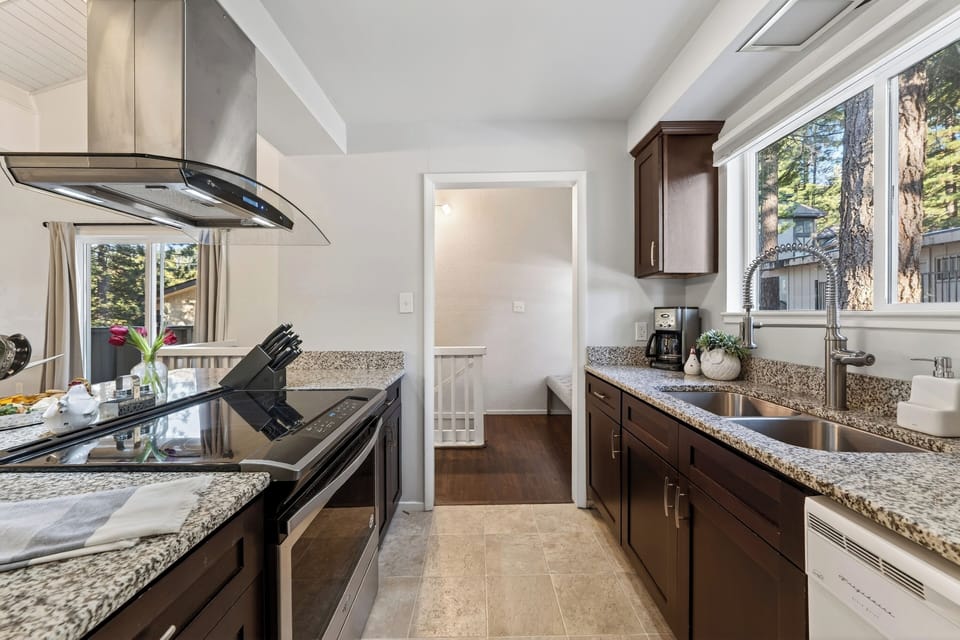 Fully equipped kitchen.