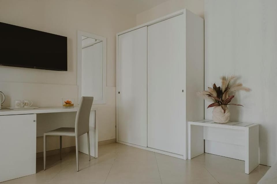 Deluxe Studio, Garden View | Interior