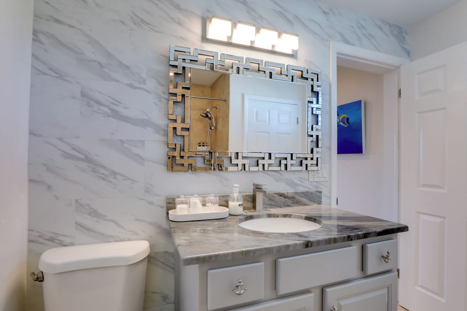 1 Block to Beach! Boutique Condo at Johns Pass Apartment in Madeira Beach