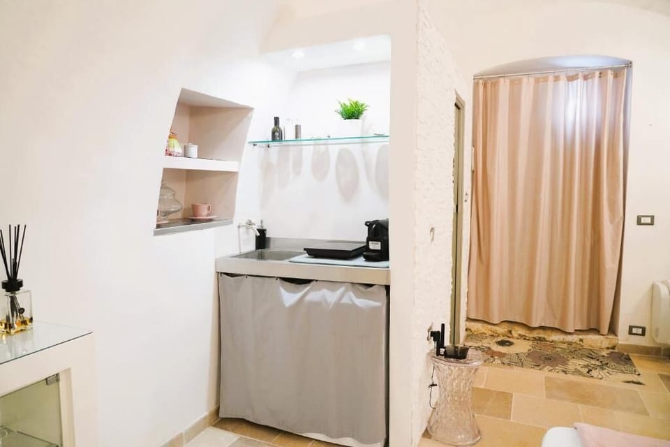 Basic House | Private kitchen | Fridge, stovetop, highchair, cookware/dishes/utensils
