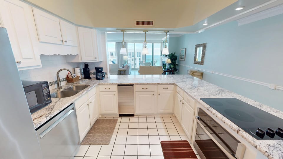 Condo, 3 Bedrooms | Private kitchen | Coffee/tea maker, fridge, oven, toaster