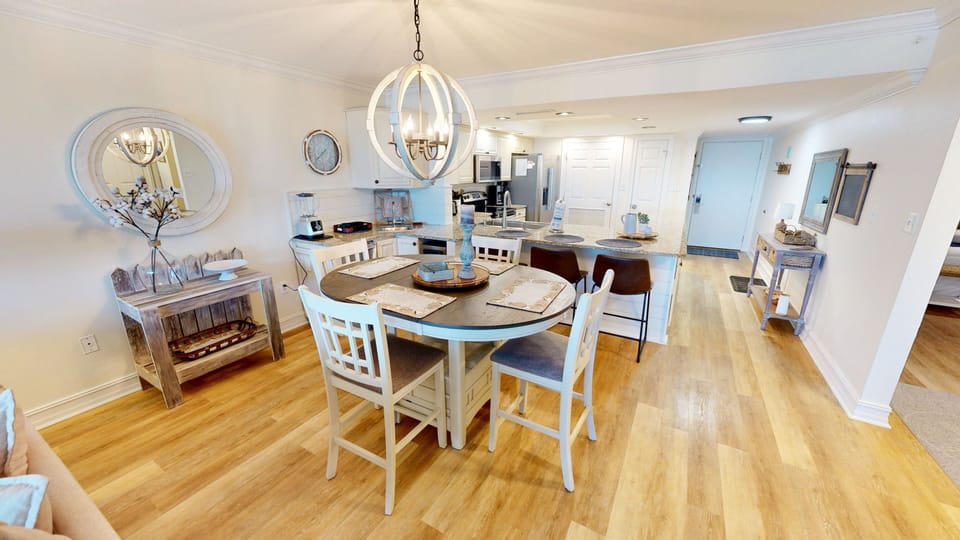 Condo, 2 Bedrooms | Dining