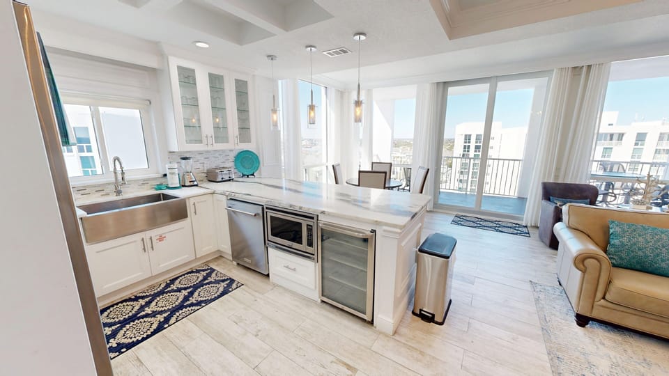 Condo, 3 Bedrooms | Private kitchen | Coffee/tea maker, fridge, oven, toaster