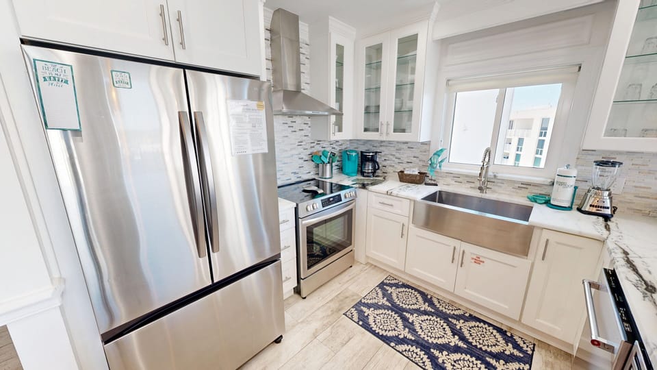Condo, 3 Bedrooms | Private kitchen | Coffee/tea maker, fridge, oven, toaster