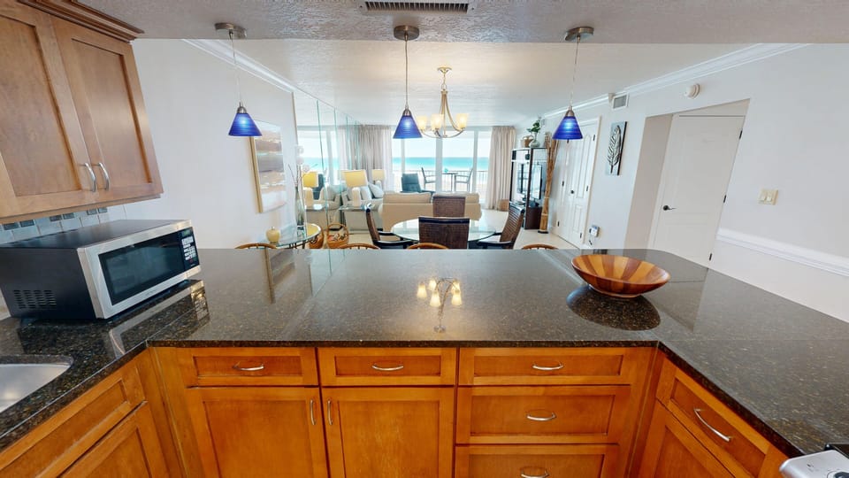 Condo, 2 Bedrooms | Dining