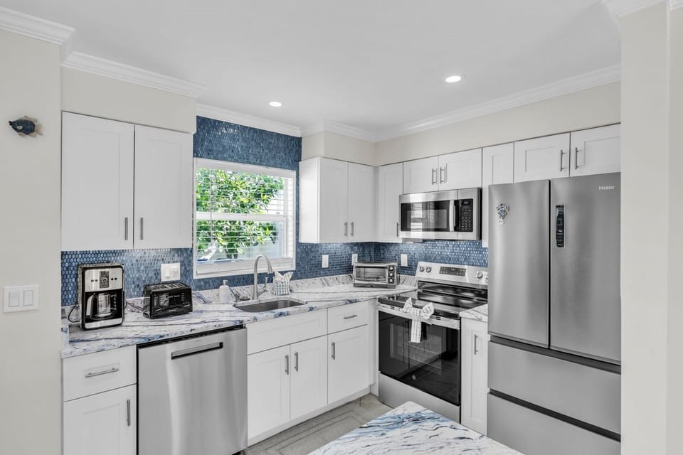 House, 2 Bedrooms | Private kitchen | Coffee/tea maker, fridge, oven, toaster