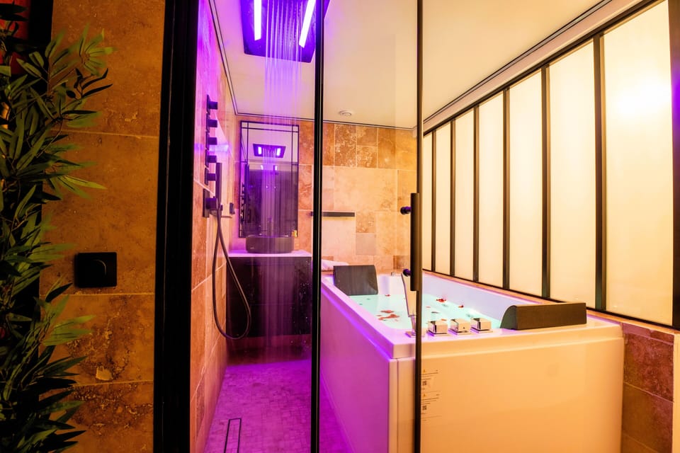 One-Bedroom Apartment with Spa Bath | Bathroom