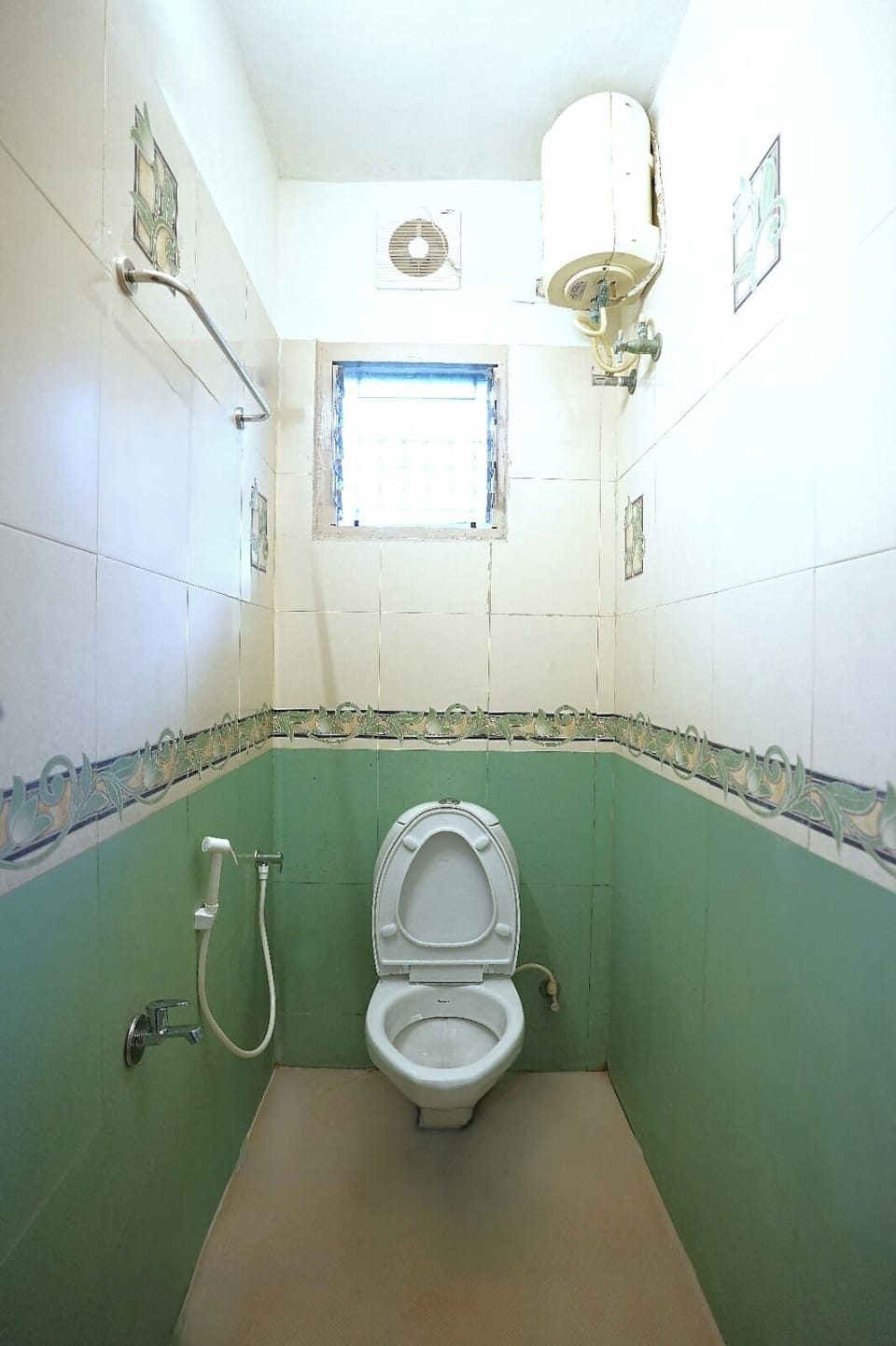 Classic Double Room | Bathroom | Shower, towels, toilet paper