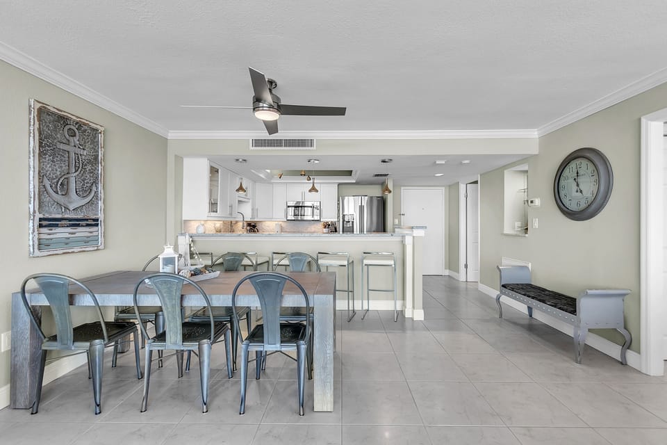 Dining/Kitchen Area