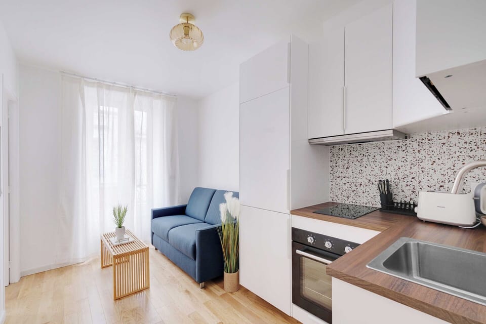 Apartment | Private kitchen | Fridge, microwave, oven, stovetop