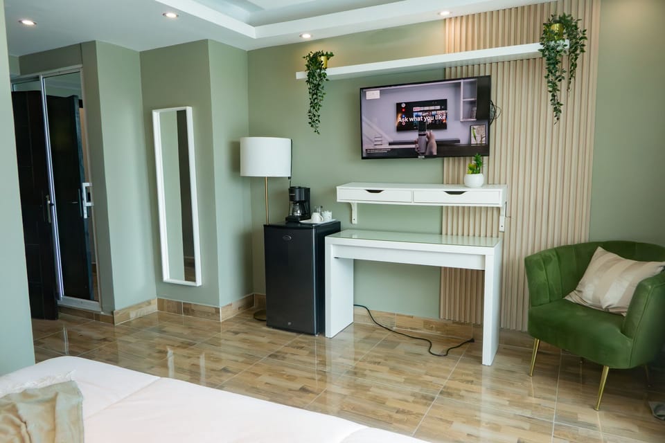 Superior Suite, Ocean View | In-room safe, free WiFi