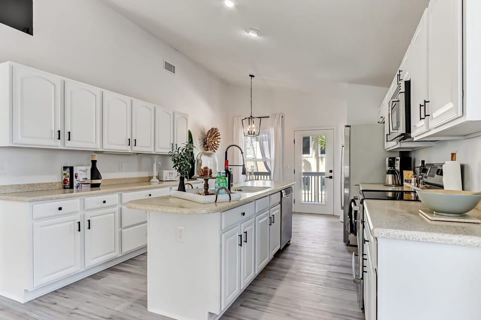 Full kitchen