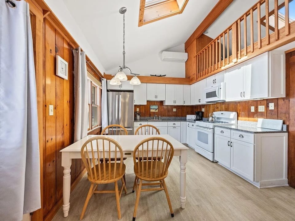 Eat in kitchen