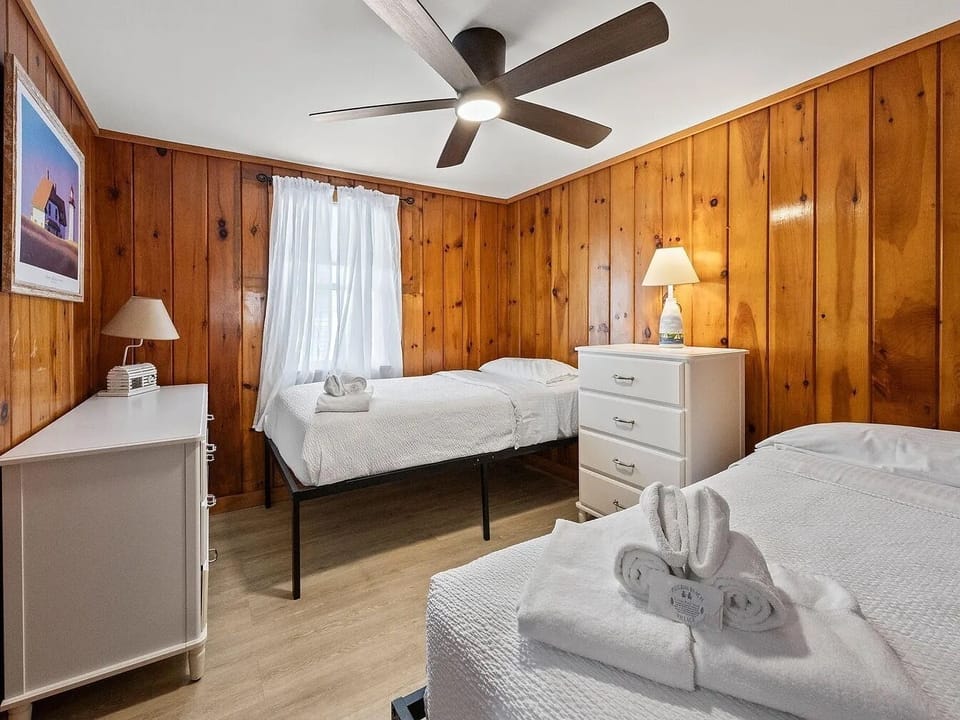 Bedroom 2 with double/full bed and twin bed