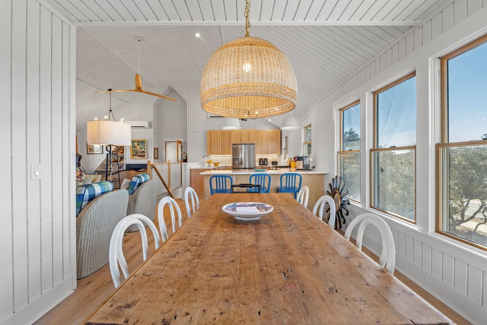 DU915: Boots to Beach | Top Level Dining Area