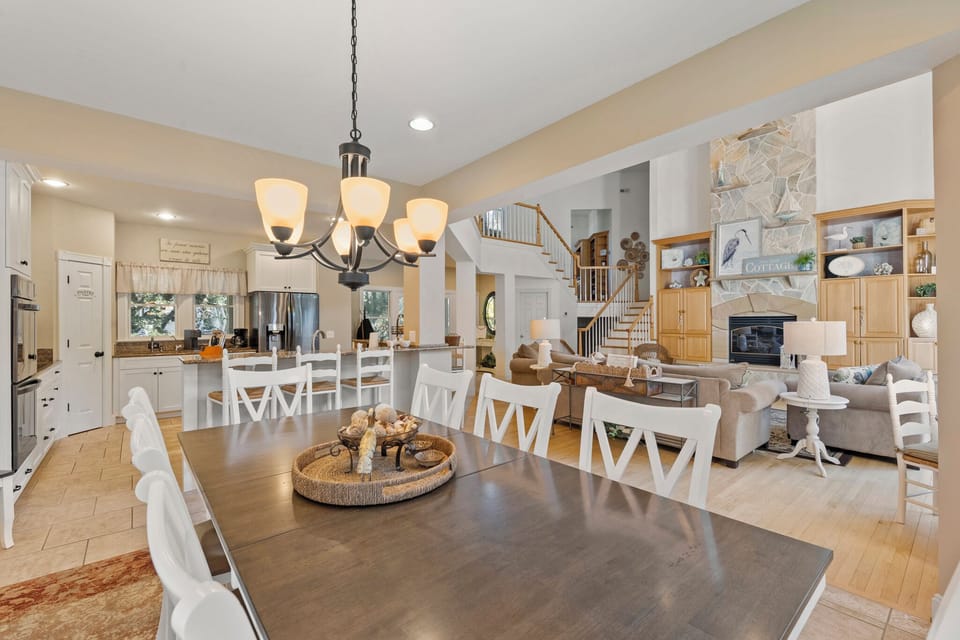 CC239: Meant to Be | Ground Level Dining Area