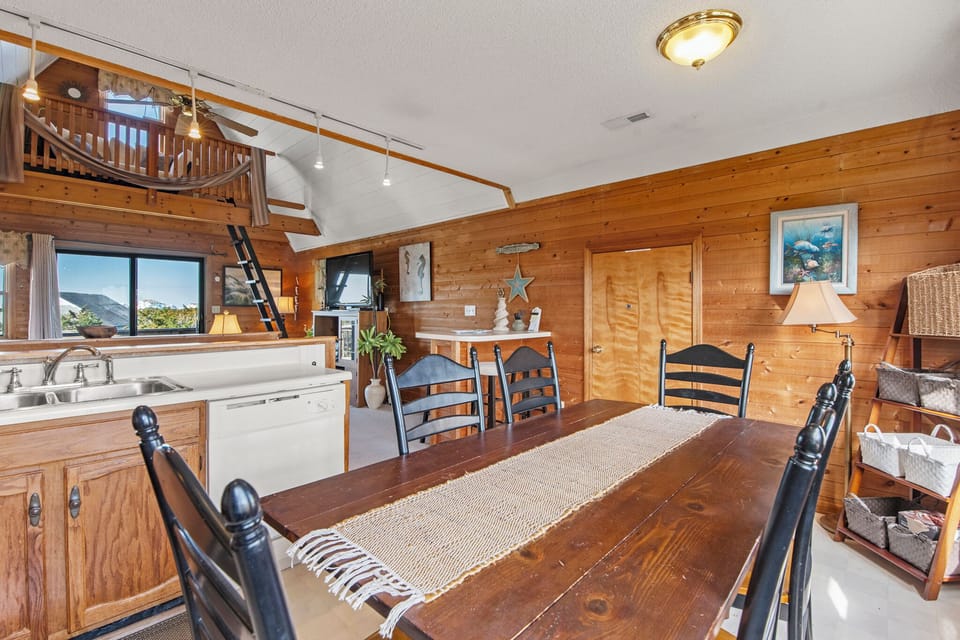 HIAV10: Golden Road Retreat | Top Level Dining Area And Kitchen